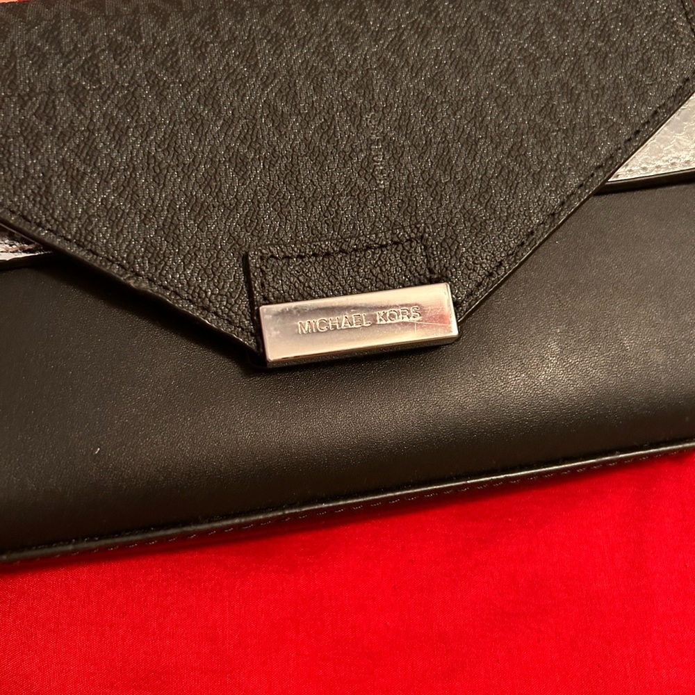 Size medium - Picture 2 of 2